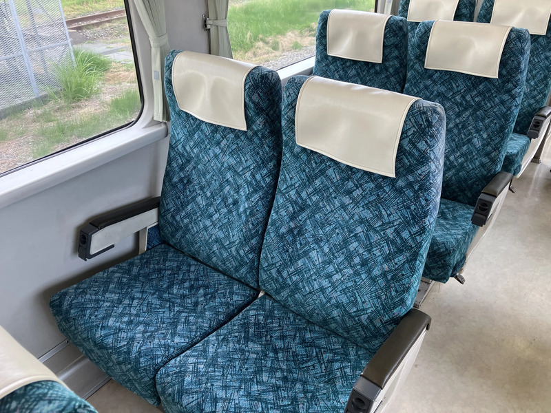 キハ110系 レトロラッピング車両 リクライニングシート