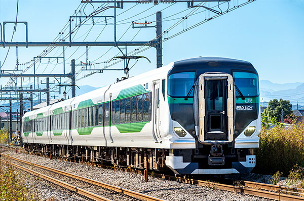 特急『あかぎ』に使用されているE257系